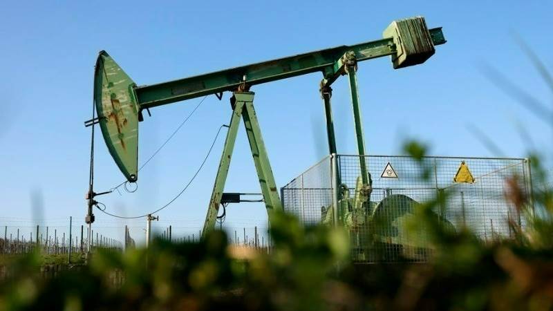 Oil prices rebound, Brent raises nearly $100 per barrel