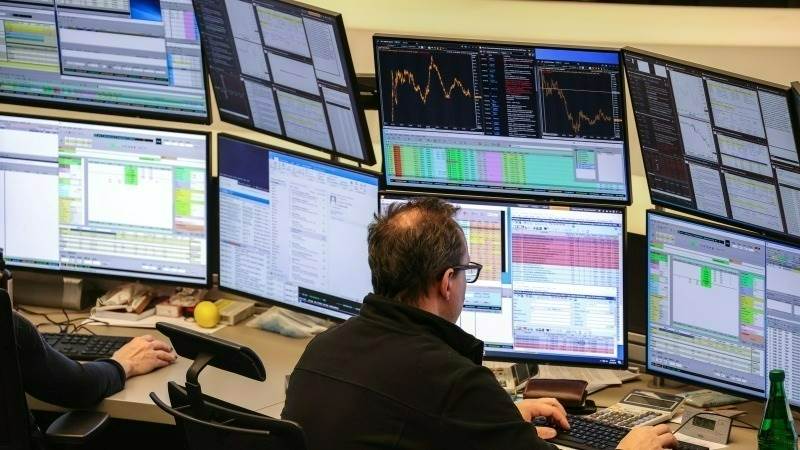 Europe closes with gains as US midterms kick off