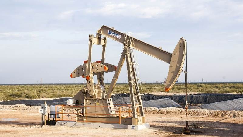 Crude prices dip nearly 2% as US inventories rise