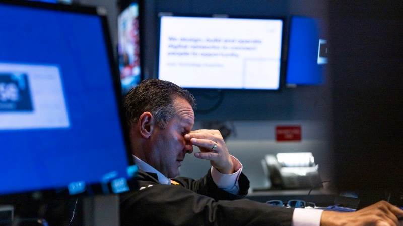 US decline runs on as Dow nosedives over 450 pts