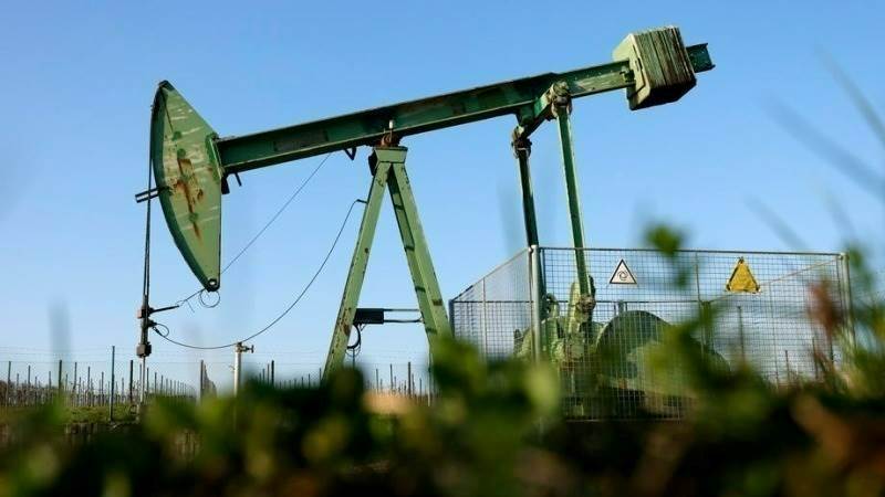 Oil prices extend losses on China’s COVID, US inventories