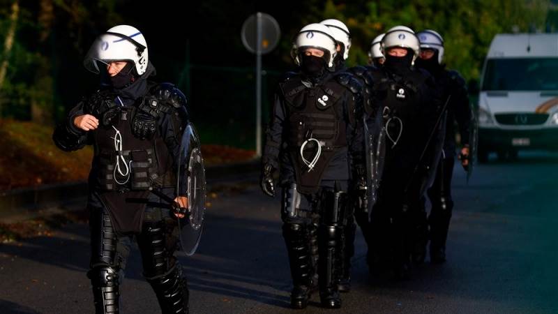 Police officer stabbed to death in Brussels – reports