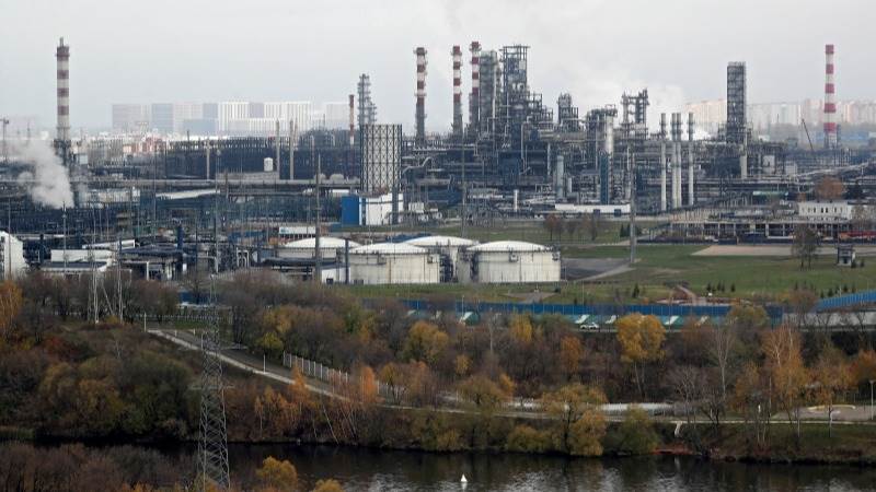 Russia to raise duty on oil exports in December