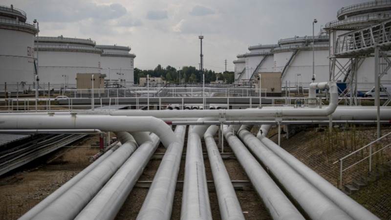 Ukraine halts oil pumping to Hungary via Druzhba pipeline