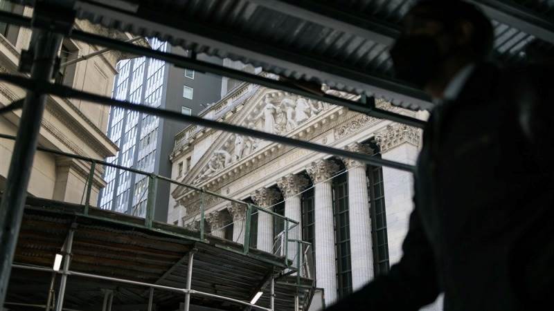 Wall Street closes higher as Ukraine war escalates