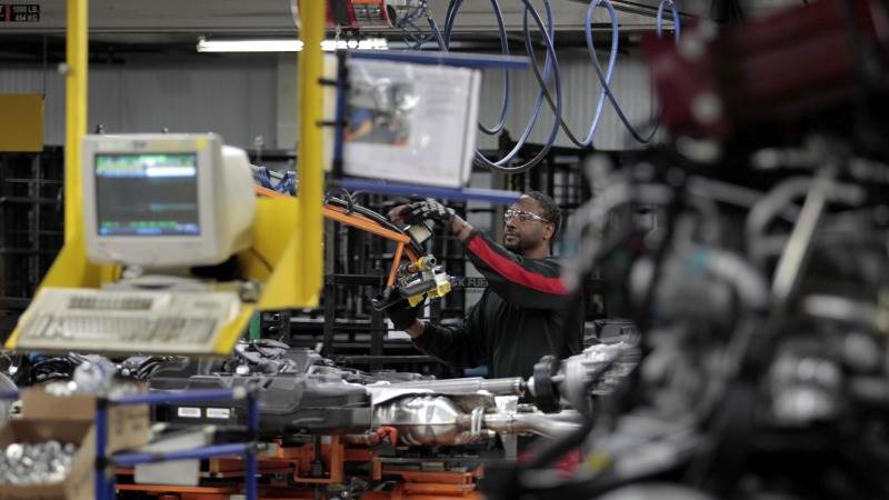 US industrial production down 0.1% in October