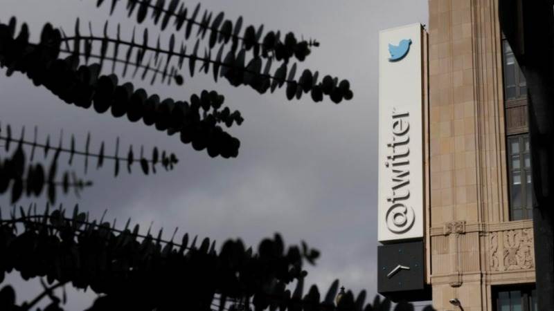 Hundreds of Twitter employees quit – report