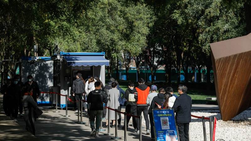 Beijing records 1 death as COVID-19 cases spike