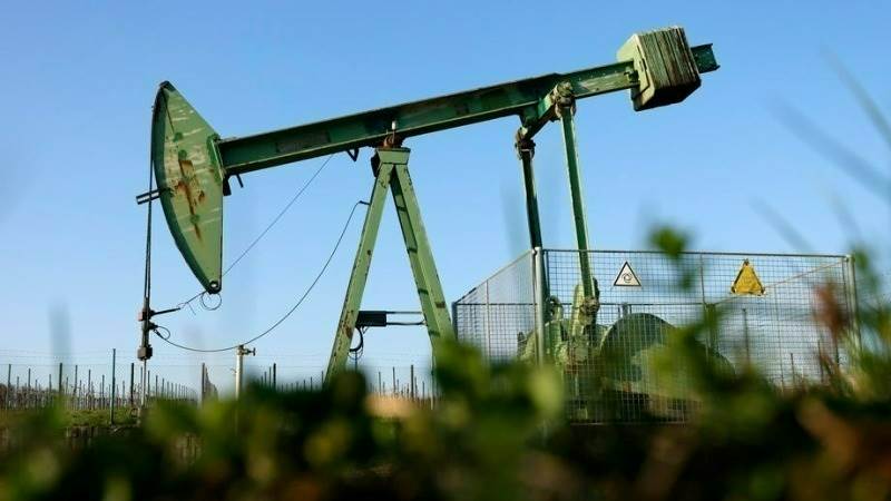 Crude oil prices rise over 2% on supply concerns