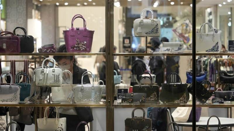 Japan’s retail sales growth drops to 4.3% in October