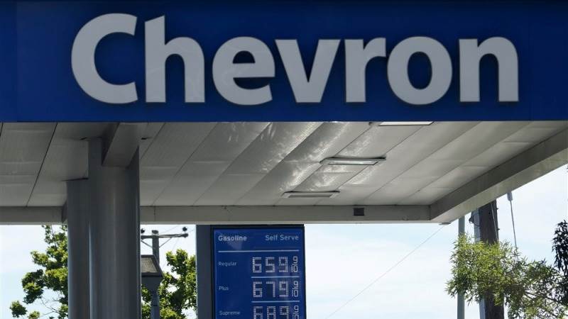 Chevron, Venezuela to sign deal to boost oil production