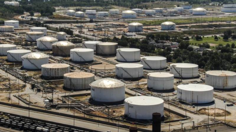 US oil inventories down by 7.85M barrels – report