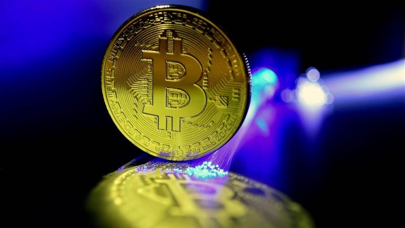 Bitcoin breaks above $17,000 again