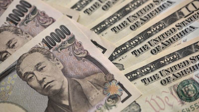 Dollar hits lowest point against yen since late Aug.