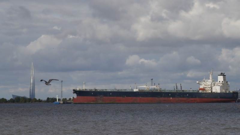 Report: Russia acquired 100 tankers to circumvent sanctions