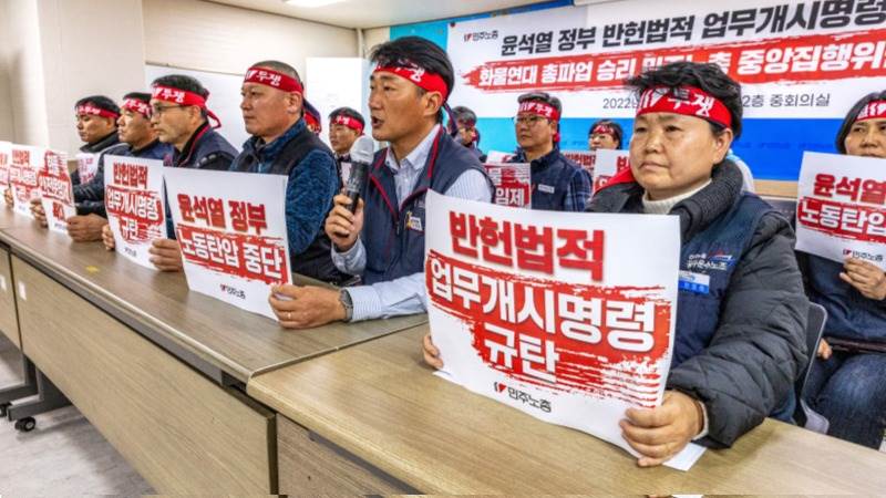 S. Korean truckers end strike after govt orders