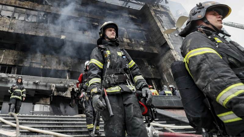 At least one person killed in huge Moscow fire