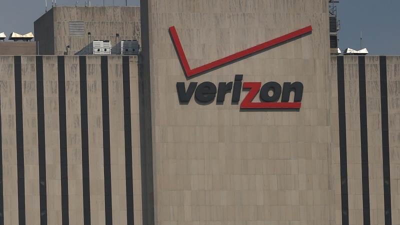 Verizon to offer users free one-year Netflix access