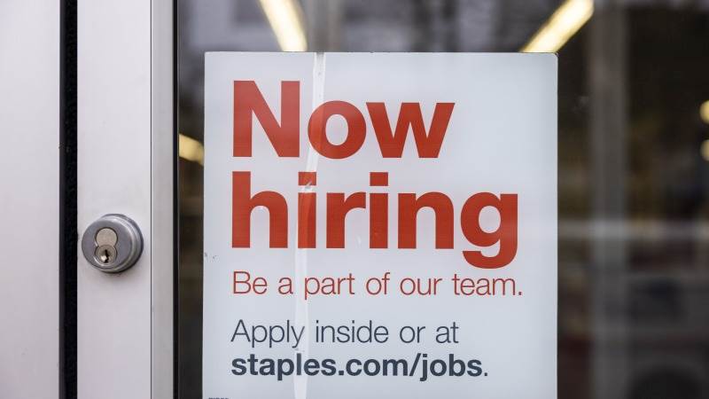 US initial jobless claims down 20,000 to 211,000