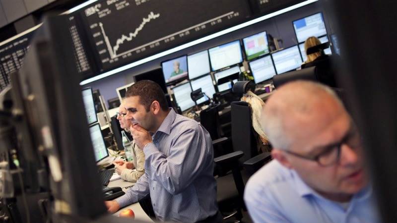 European markets close lower, DAX tumbles 470 pts