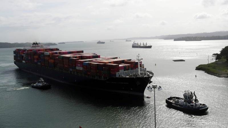 Panama Canal traffic suspended amid fire