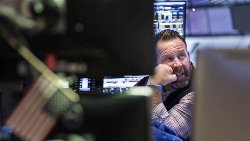 Dow falls 750 pts as selloff in US markets continues