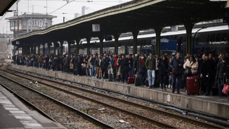 France railworkers confirm holiday strike