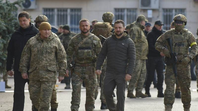 Zelensky arrives in frontline city of Bakhmut