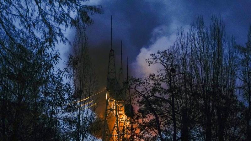 Mayor: Overnight airstrike leaves Kiev without power