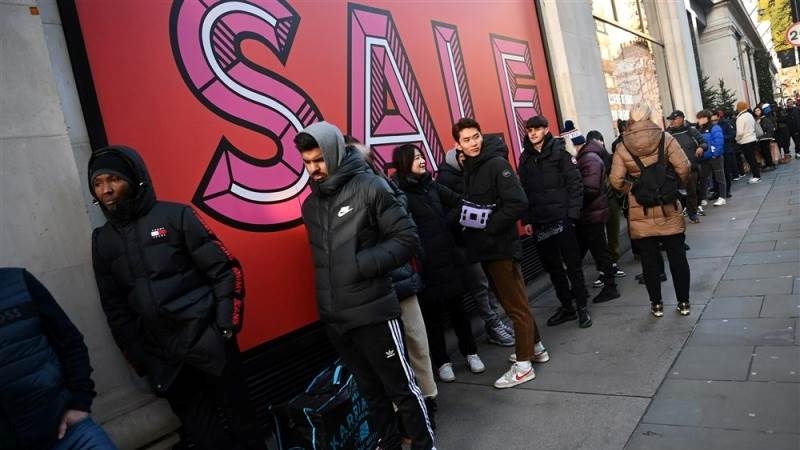 Boxing Day sales see 50% rise in UK shopper numbers