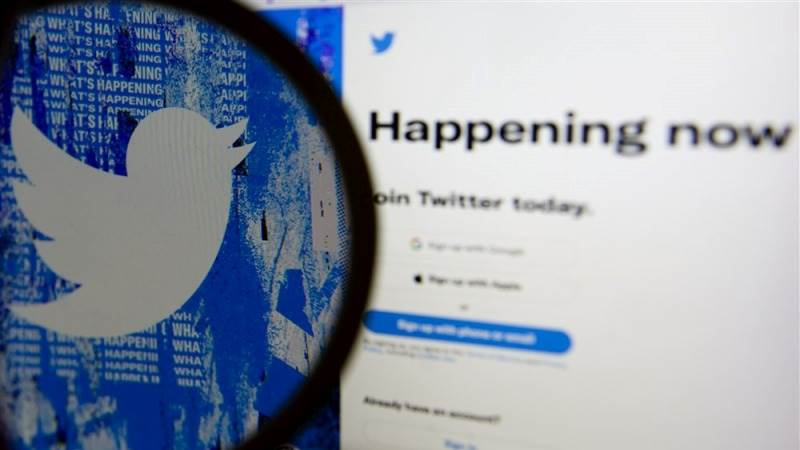 Twitter briefly down for thousands