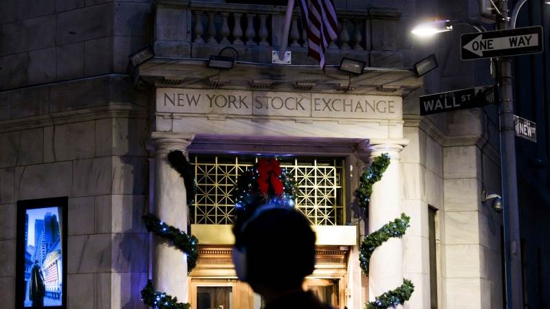 Wall Street down ahead of year’s final session