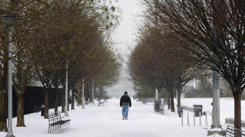 More heavy snowfall, tornadoes expected in US