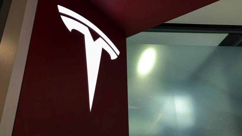 Tesla aims to make electric motors for boats, airplanes