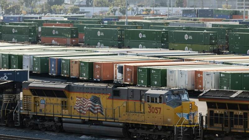 US trade deficit shrinks to $61.5 billion in November