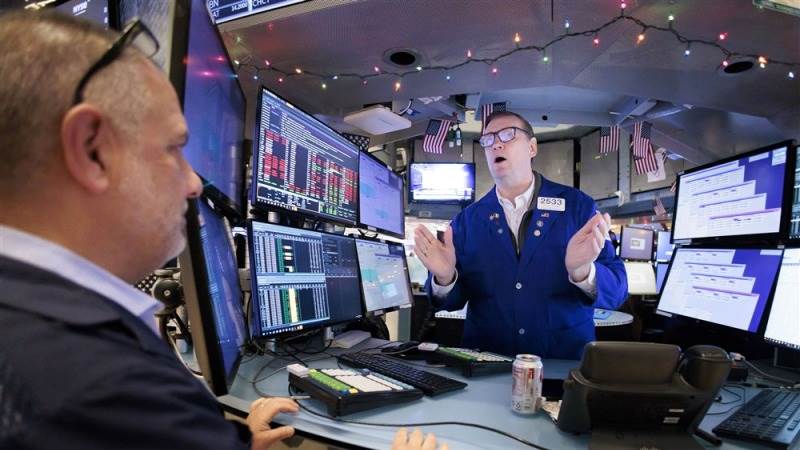 Dow surges 700 points as rally continues