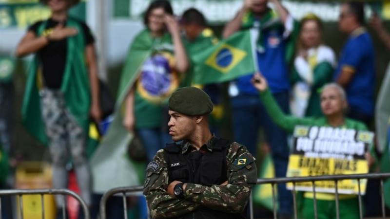 Pro-Bolsonaro protesters storm Brazilian Congress