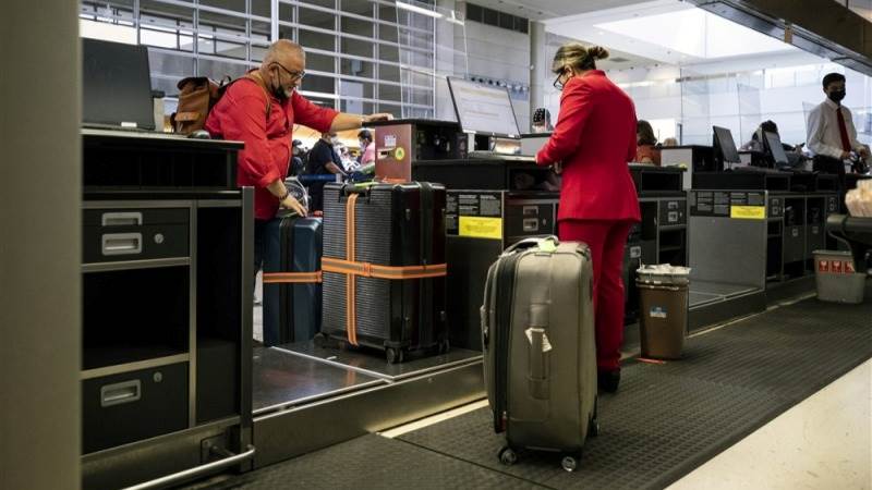 FAA says all domestic departures on pause until 9 am ET