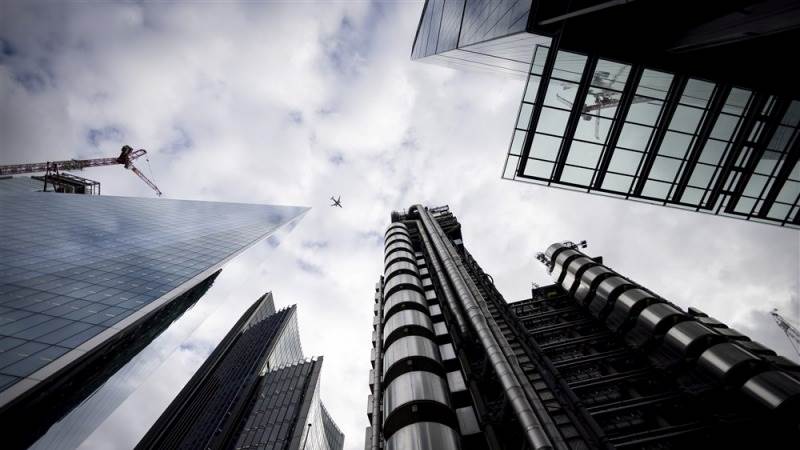 UK economy surprises, grows 0.1% in November