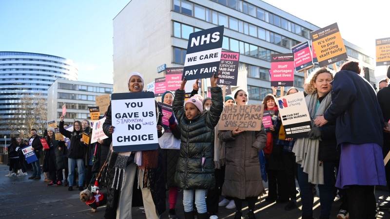 UK nurses threaten to double staff walkouts