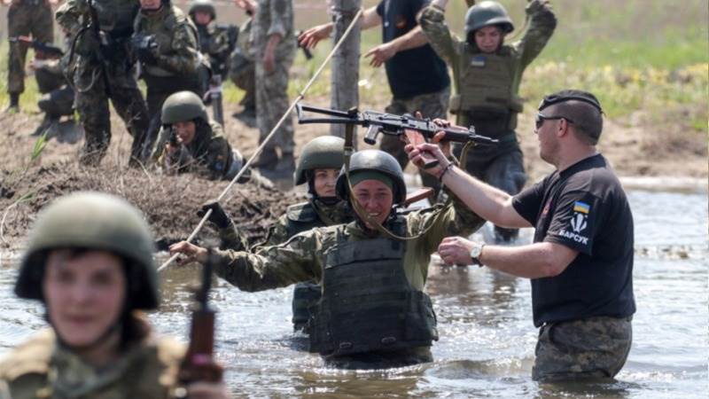 Ukraine recruits participating in UK training programme