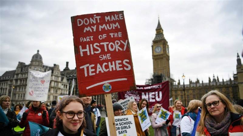 British teachers vote strike action demanding pay rise