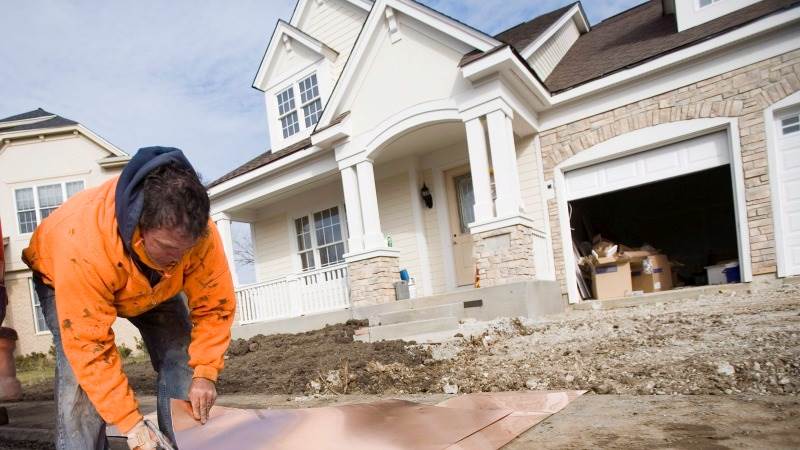 US housing starts drop 1.4% in December