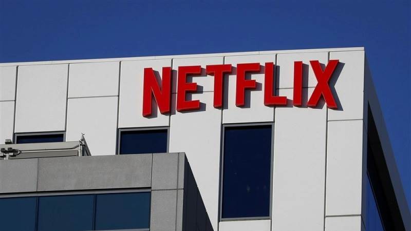 Hastings steps down as Netflix CEO, stays on as chairman