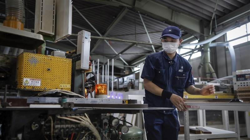 Japan’s factory activity falls in January