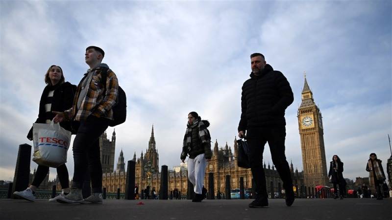 UK govt may allow foreign students to work longer hours