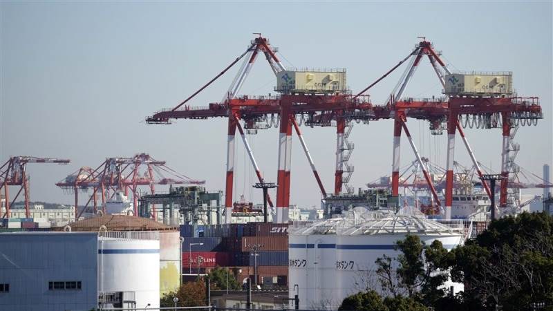 Japan considering easing South Korea export curbs