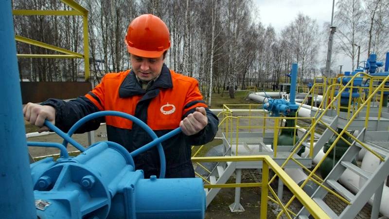 Russia reports oil leak at Transneft pipeline