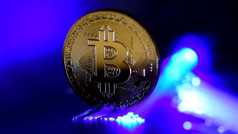 Bitcoin declines ahead of Fed policy update