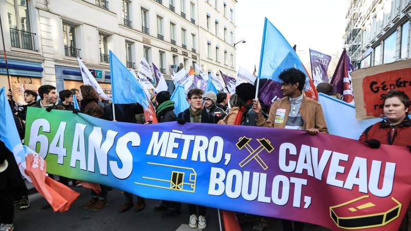 French strike again over pension reform policy